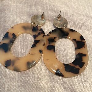 Oval Tortoise Shell Open Hoop Earrings